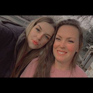 Meet your Posher, Caitlin